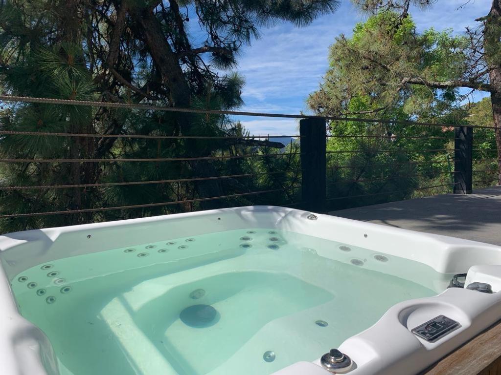 Majestic Residence With Views Of The Lake And Woods! فالي دي برافو المظهر الخارجي الصورة